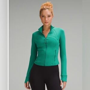 Lululemon Define Cropped Jacket *Nulu
CASG size 6
